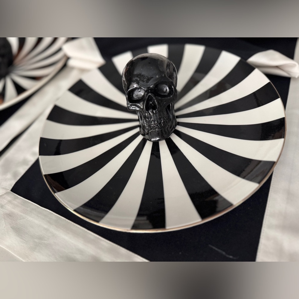 Black and‎ White Striped Dinner Plates set of 4 with gold trim